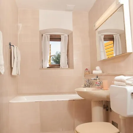 Guest house Dvorac “kastil Jela” 3*
