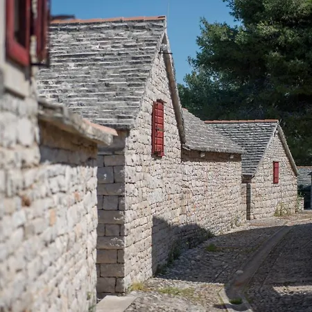 Dvorac “kastil Jela” Milna (Brac)