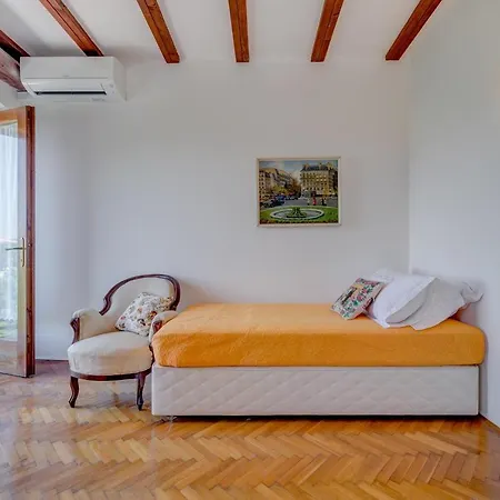 Dvorac “kastil Jela” 3*