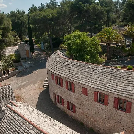 Dvorac “kastil Jela” 3*