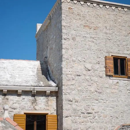 Dvorac “kastil Jela” Gostinjska kuća