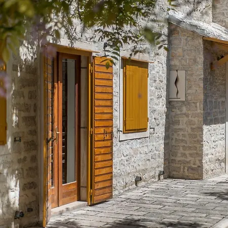 Gostinjska kuća Dvorac “kastil Jela”