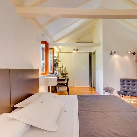 Dvorac “kastil Jela” 3*