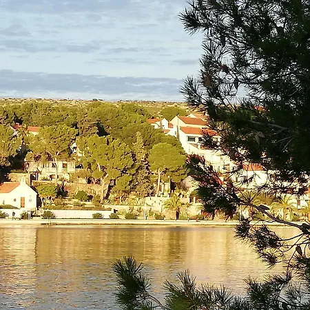 Dvorac “kastil Jela” *